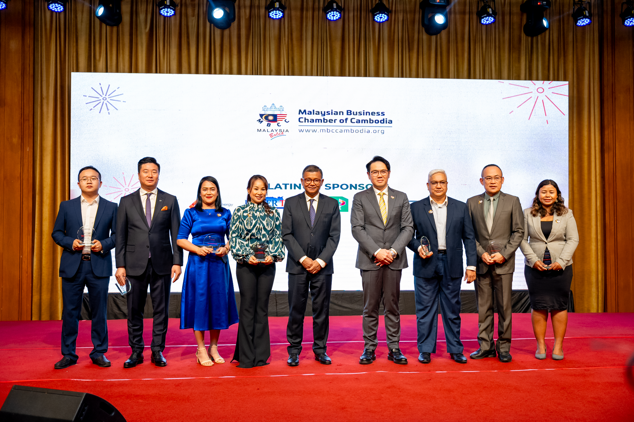 Michael Chiam, Chief Financial Officer of Prince Holding Group (second from right), proudly accepted the MBCC ESG Icon Award. The accolade was awarded to Prince Group in recognition of the Group