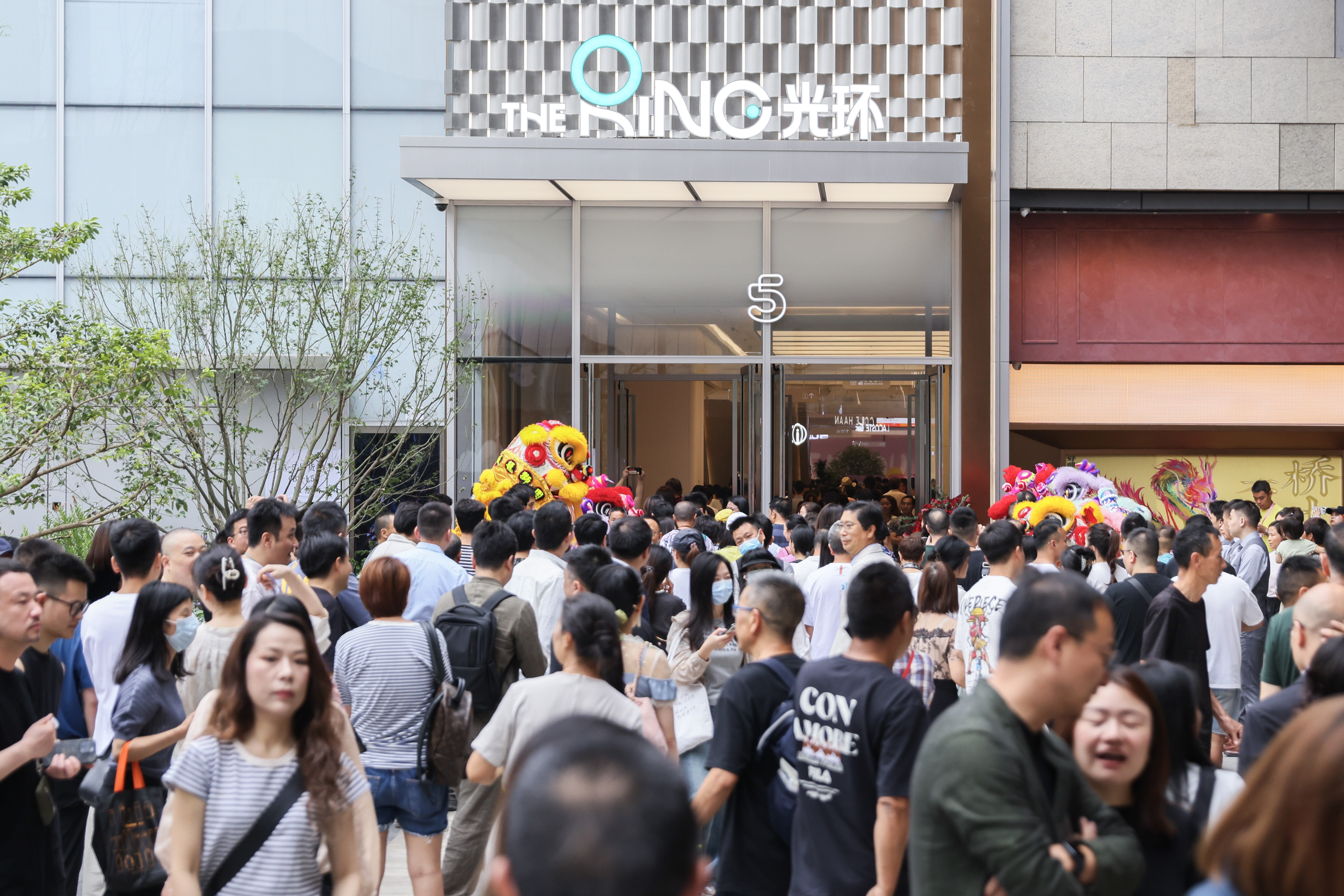 The bustling opening day of “The Ring, Chengdu”