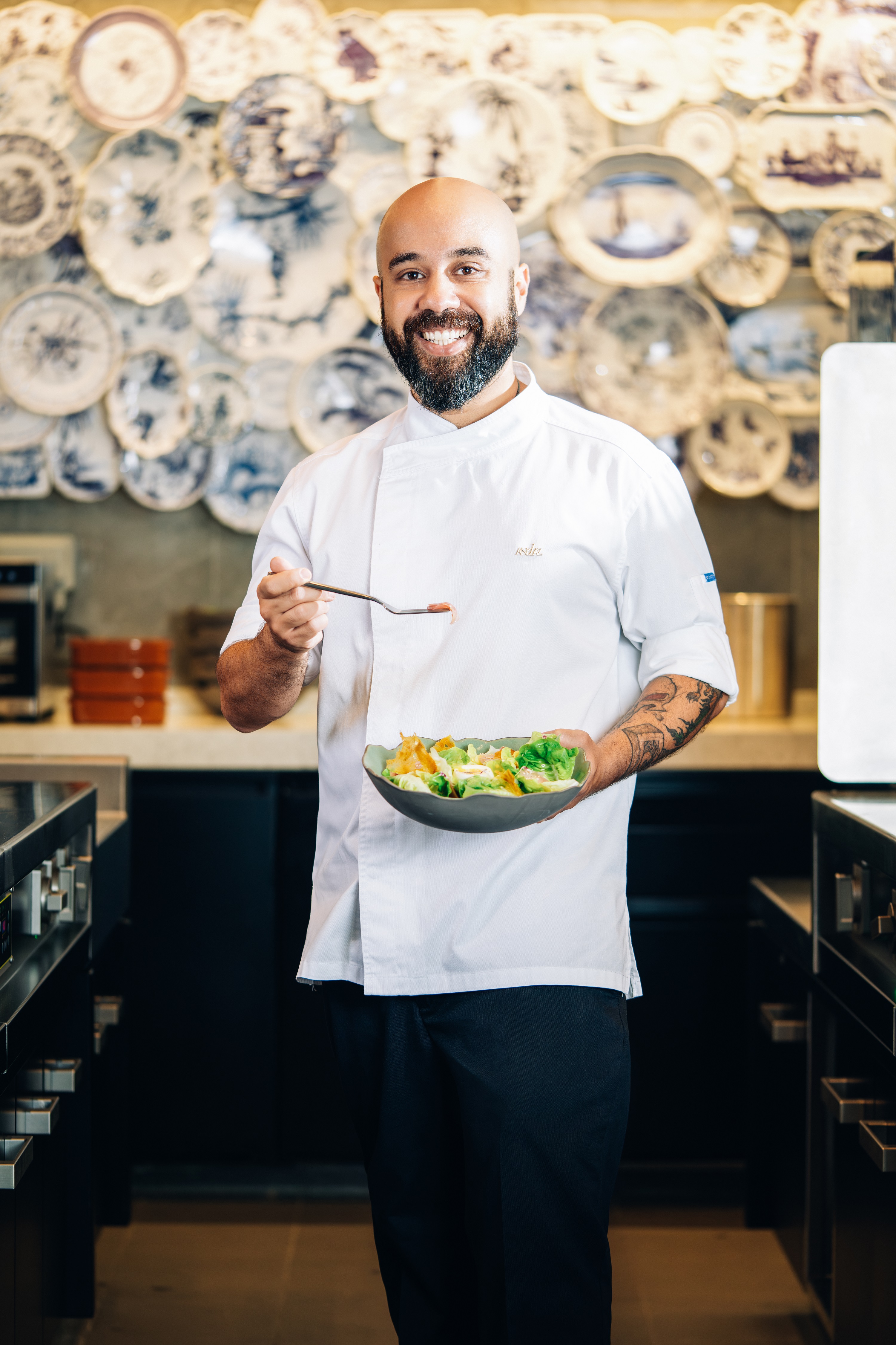 A nod to Macau’s cultural diversity, the bazaar brings the culinary landscape of Portugal and China to life through the expertise of Andaz Macau’s Portuguese Executive Chef André and the Chefs de Cuisine of Galaxy Macau’s Chinese restaurants—Bei Shan Lou, Spicy Sichuan and Pak Loh Chiu Chow Restaurant.