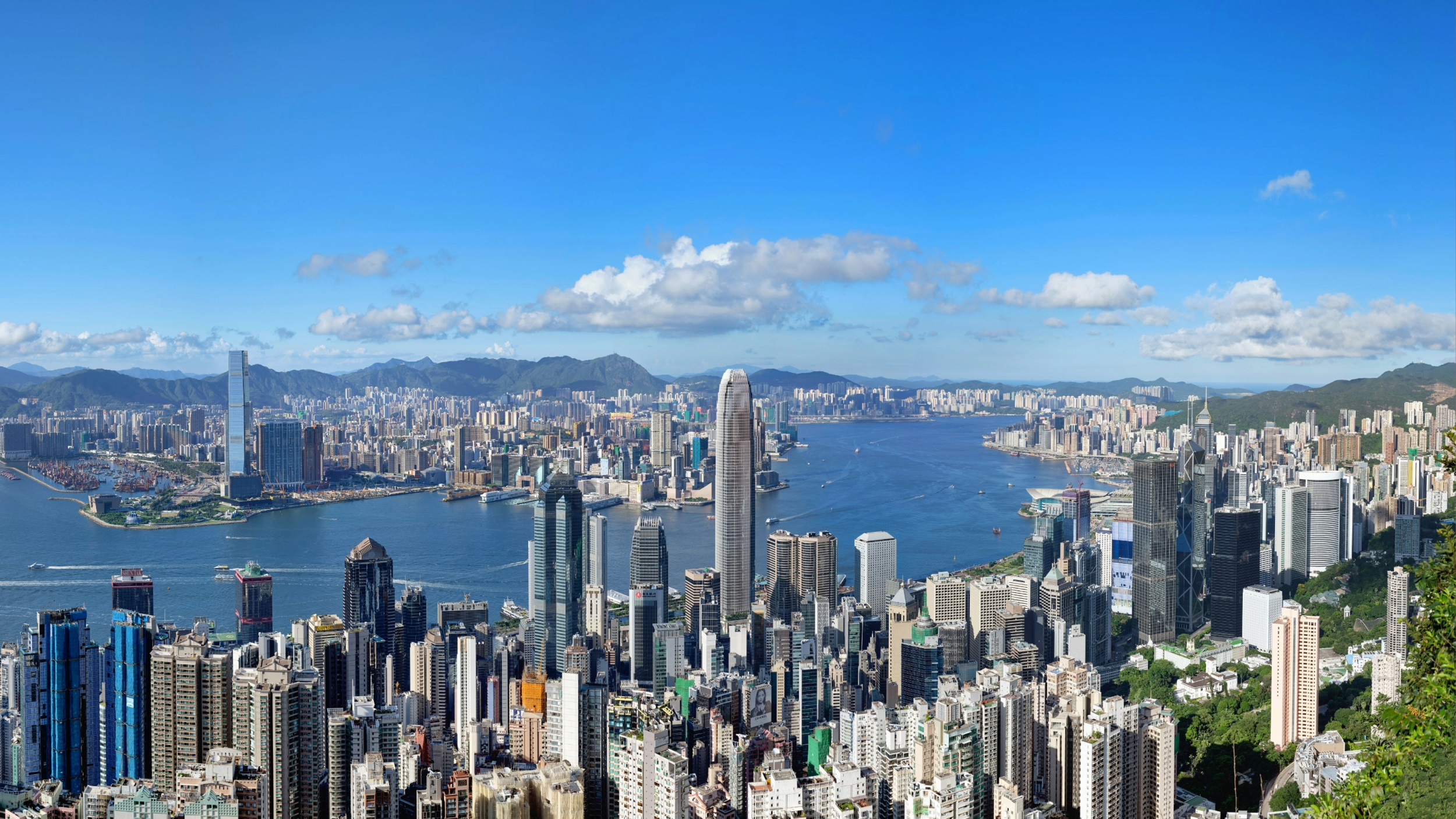 The Policy Address injects greater vitality into the Hong Kong economy.