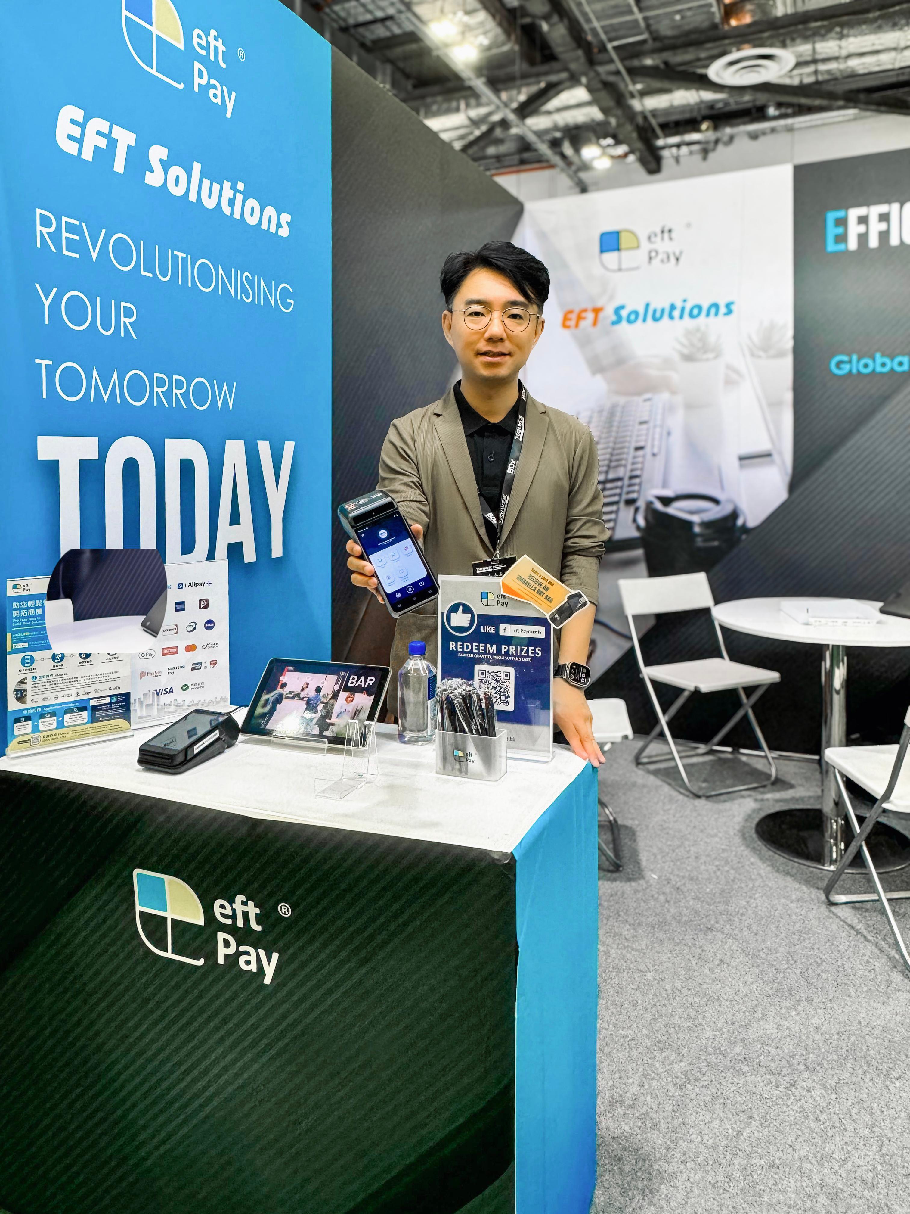 Mr. Andrew Lo Chun-kit, Chairman and CEO of eftPay (Asia) showcases the SaaS e-commerce solutions at eCommerce Expo Asia.