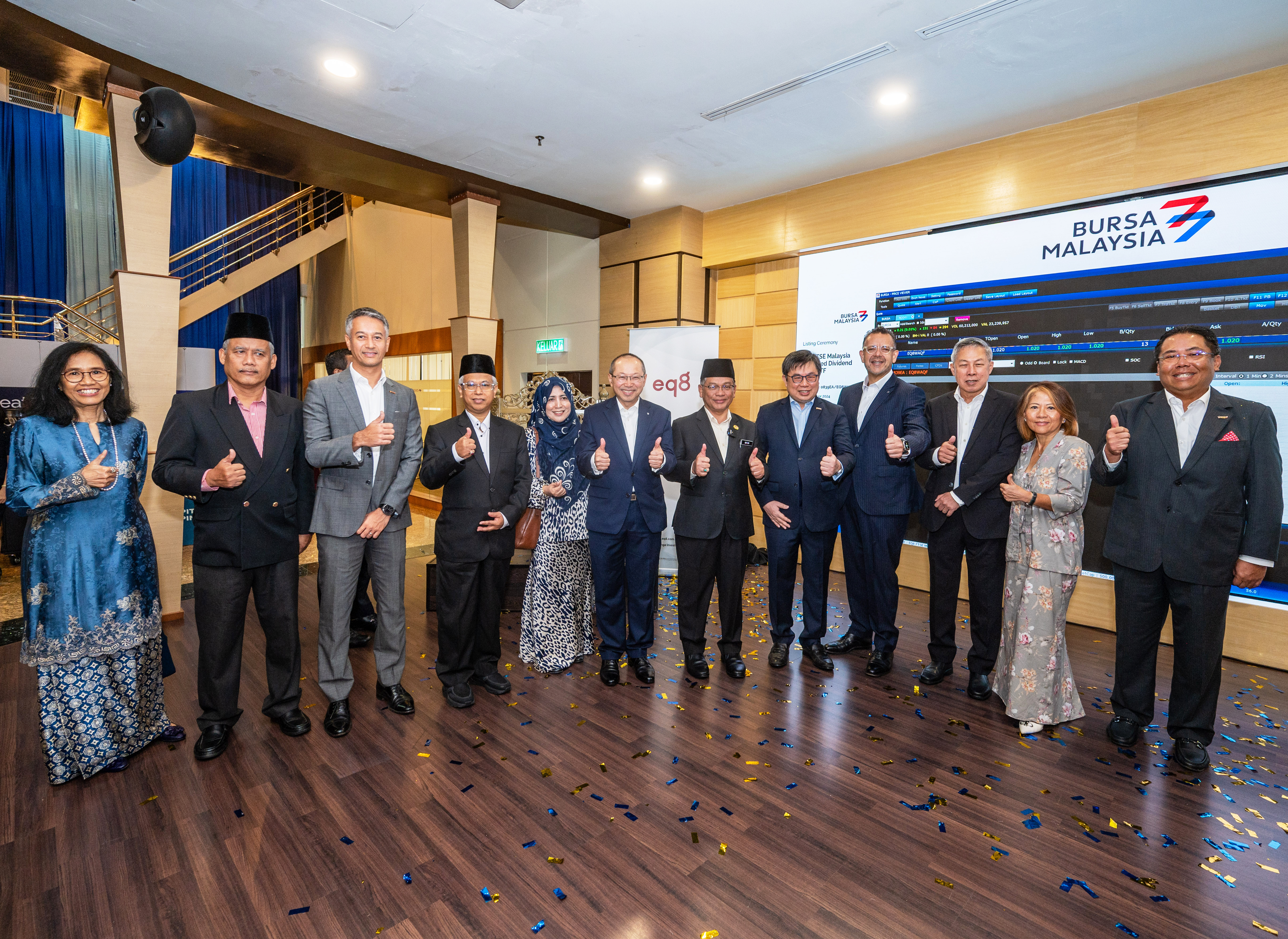 Sixth from left to right: Tan Sri Abdul Wahid Omar, Chairman of Bursa Malaysia; Yang Berhormat Senator Dato