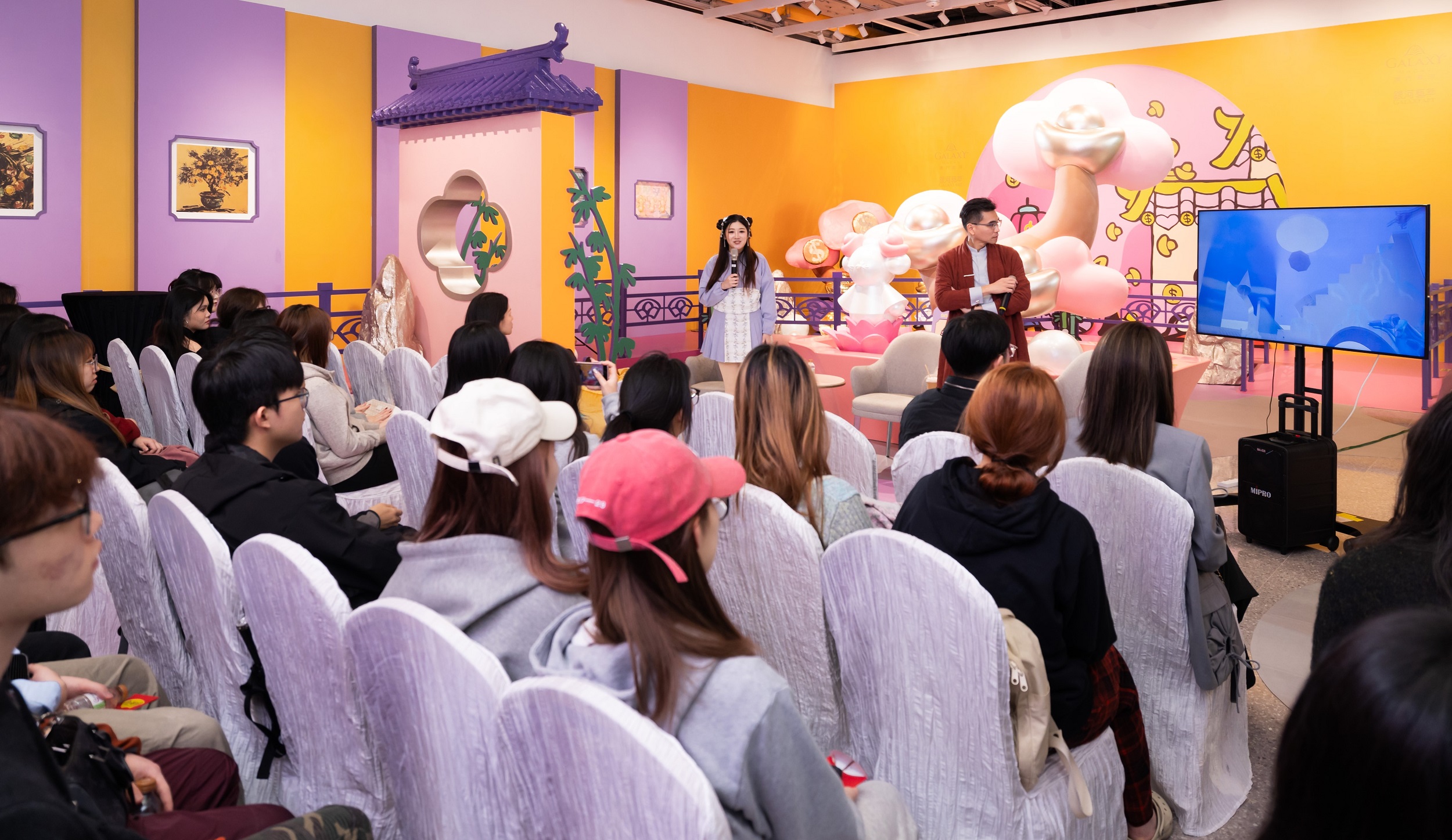 On the opening day, students from the local universities joined the artists for a special sharing session.