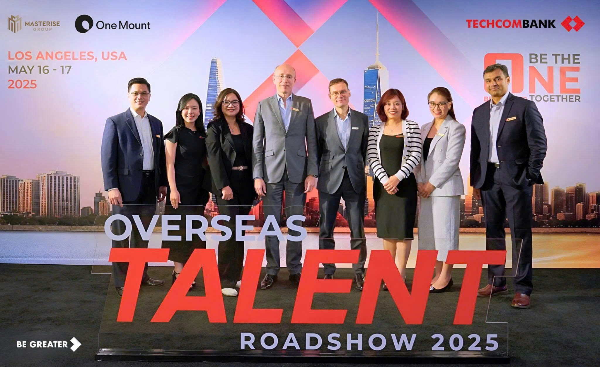 The Overseas Talent Roadshow attracted nearly 1,000 Vietnamese professionals in various majors.
