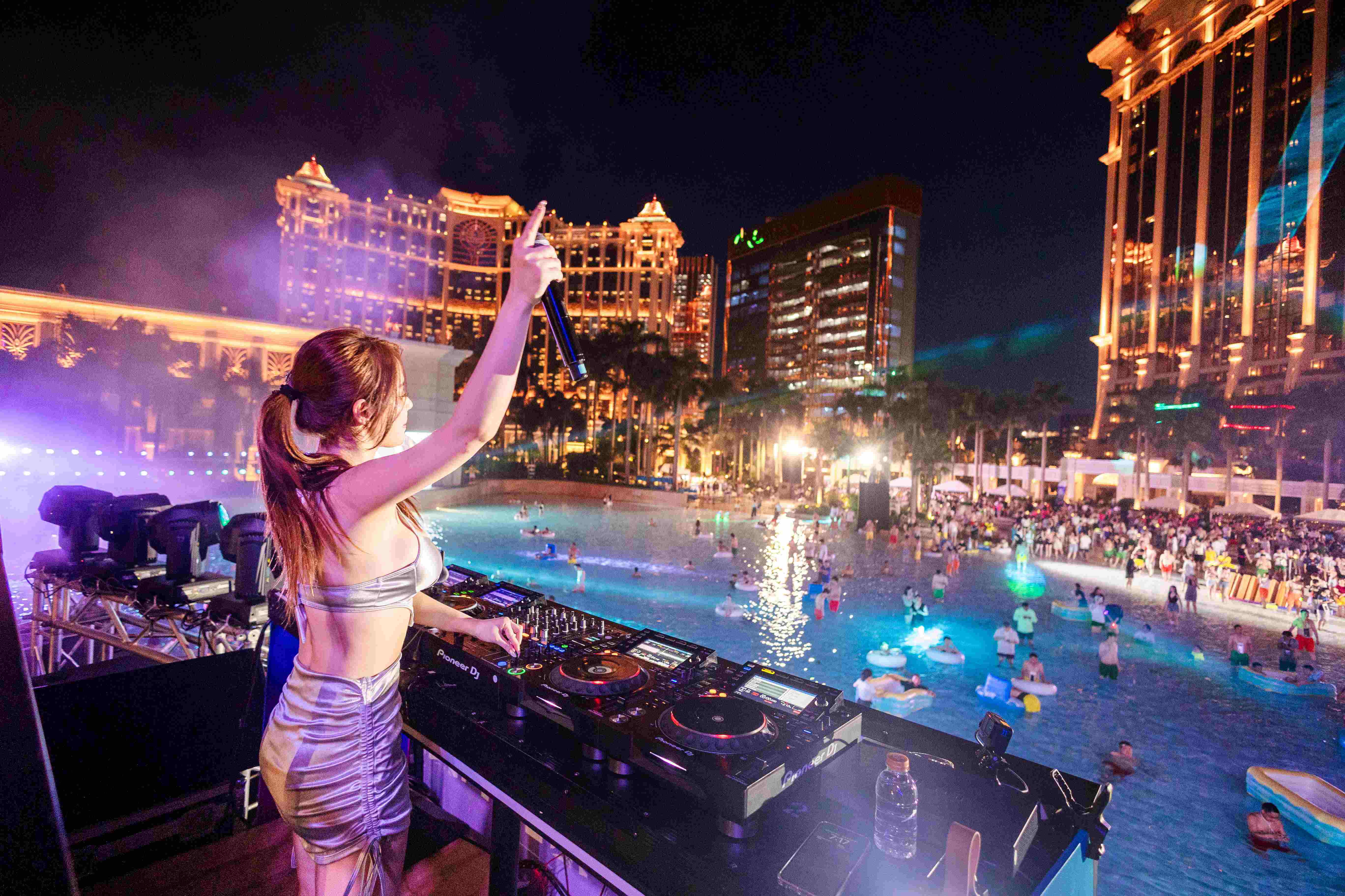 The Skytop Wave Pool will be lit up with a rainbow of bright colors, immersive lighting, and scenic design to create a unique tropical jungle atmosphere.